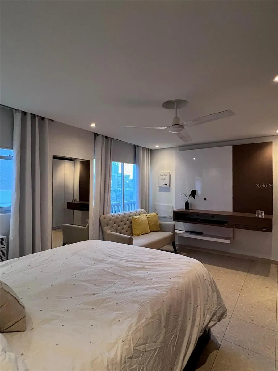 3511 ISLA VERDE AVE #204 Carolina, PR 00979