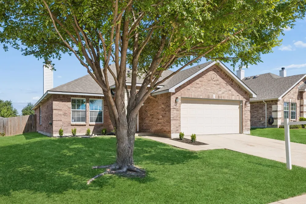 1336 Connie Street Burleson, TX 76028