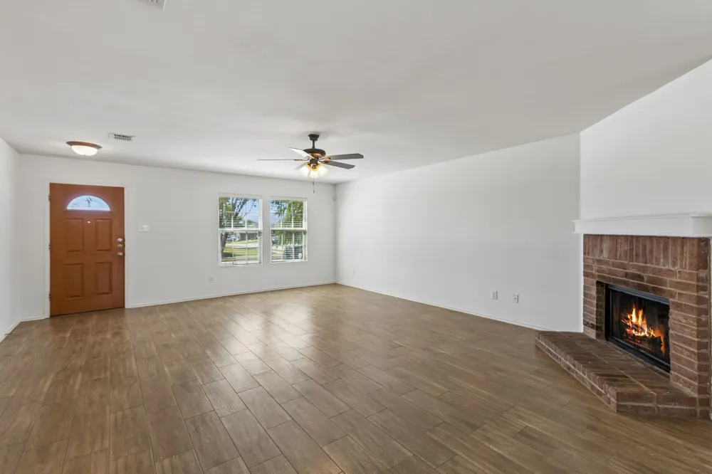 1336 Connie Street Burleson, TX 76028