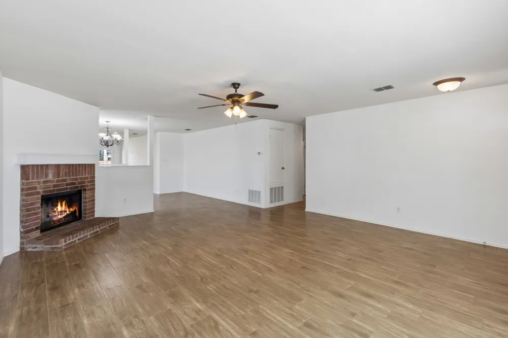 1336 Connie Street Burleson, TX 76028