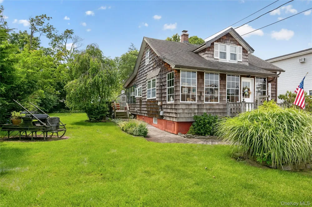 42 Cedar Street Islip, NY 11751