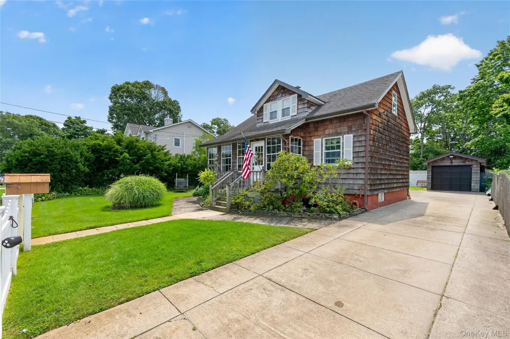 42 Cedar Street Islip, NY 11751