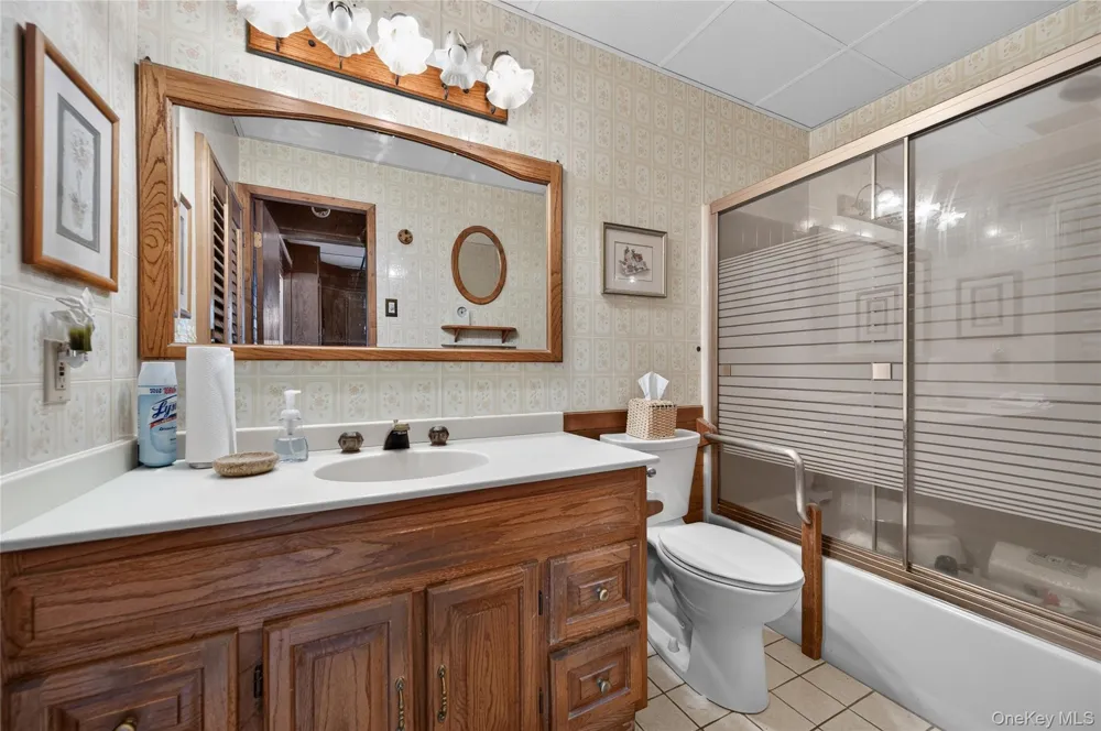 42 Cedar Street Islip, NY 11751