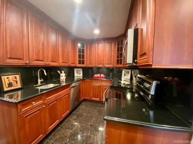 12 Adams Way #12 Sayville, NY 11782