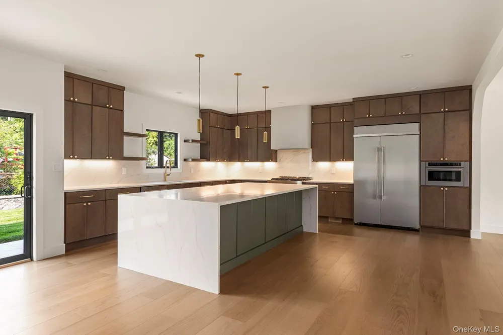 555 Marian Court East Meadow, NY 11554