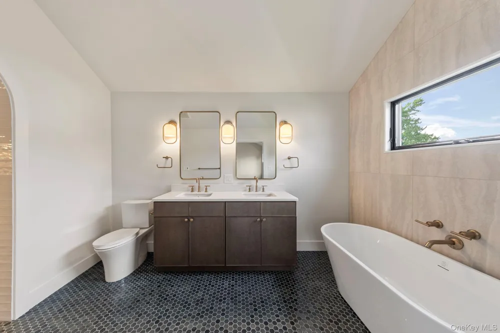 555 Marian Court East Meadow, NY 11554
