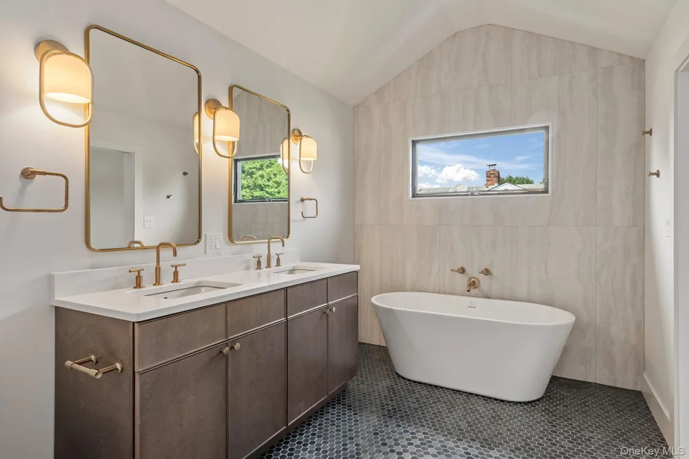 555 Marian Court East Meadow, NY 11554