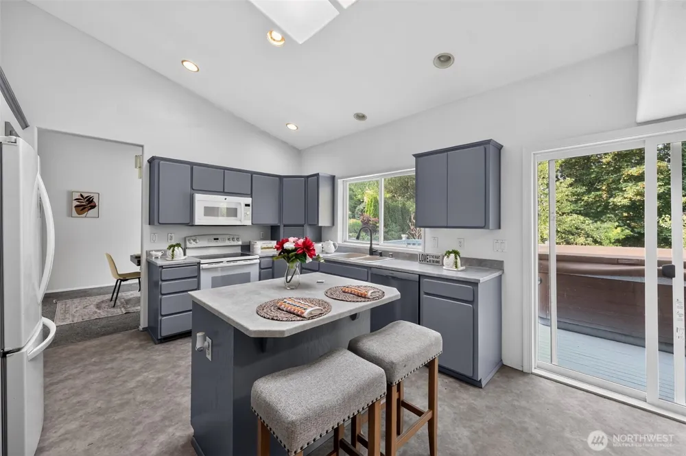 844 Holbeck Drive Camano Island, WA 98282