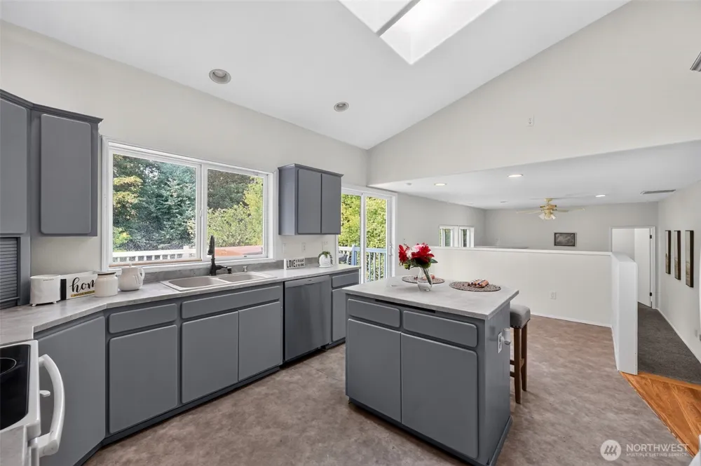 844 Holbeck Drive Camano Island, WA 98282