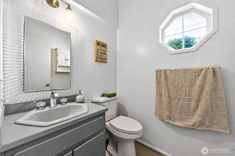 844 Holbeck Drive Camano Island, WA 98282