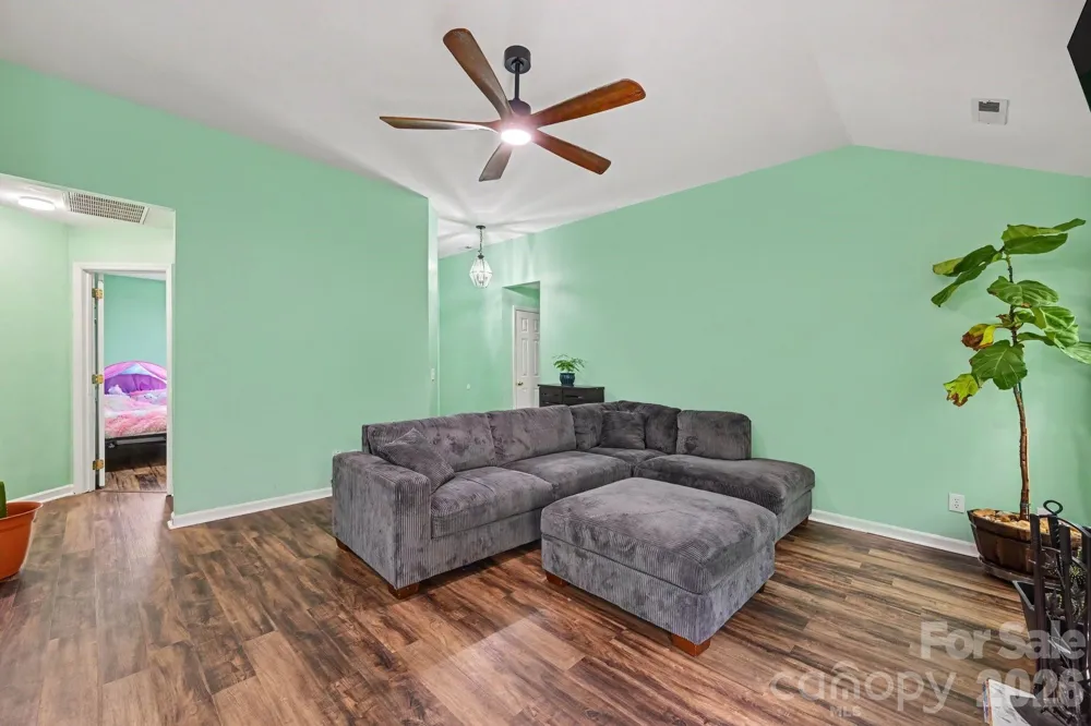 1906 Stonewyck Avenue Kannapolis, NC 28081
