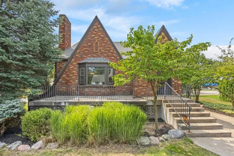 349 Baynton Avenue NE