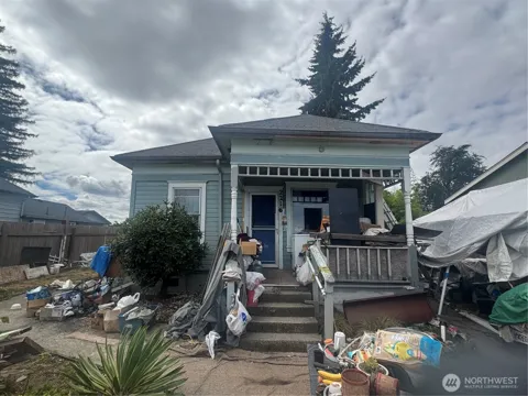 2216 E Morton Street