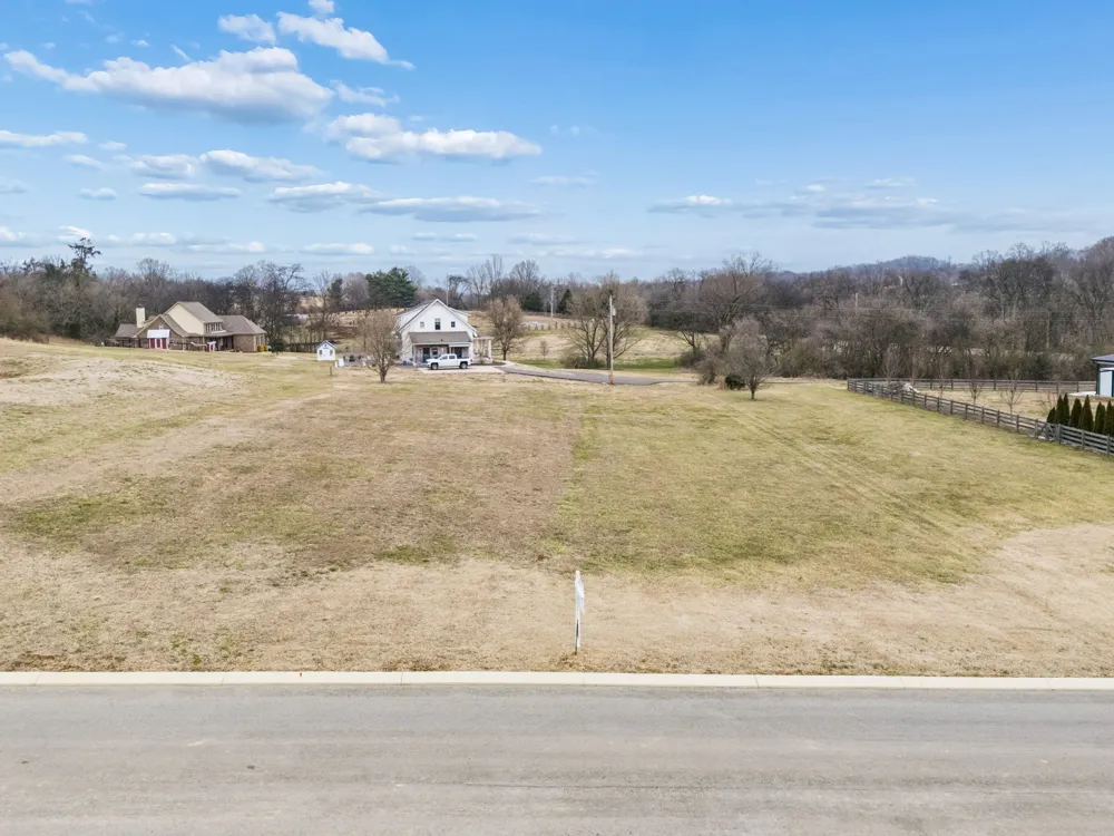 102 Heirloom Ln Columbia, TN 38401
