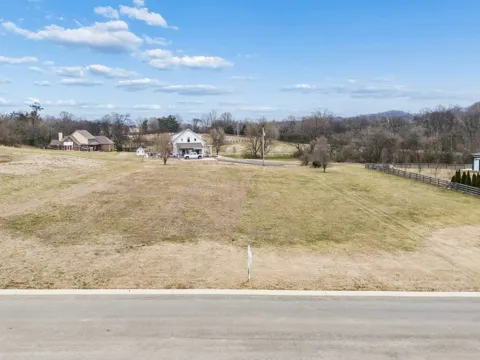 102 Heirloom Ln