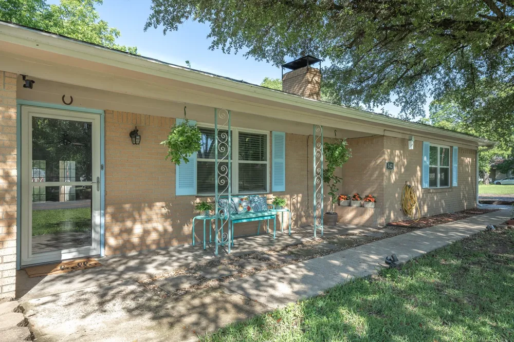 542 S Houston Street Edgewood, TX 75117