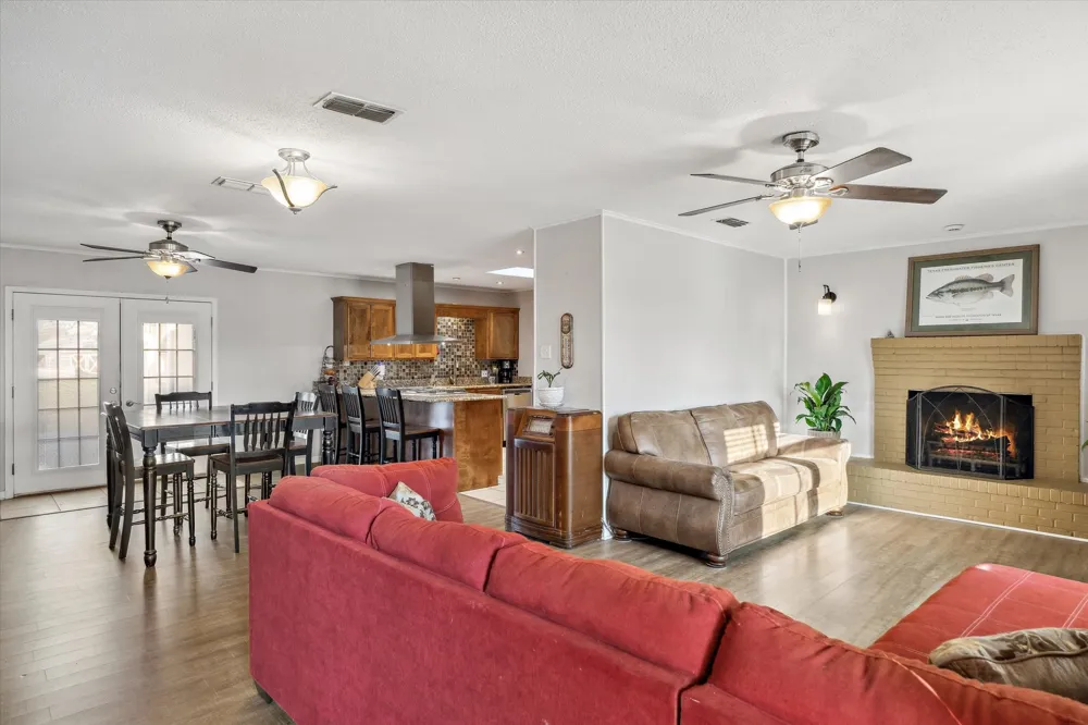 542 S Houston Street Edgewood, TX 75117