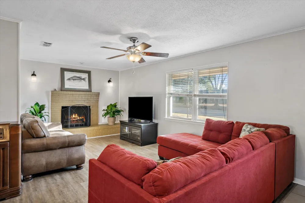 542 S Houston Street Edgewood, TX 75117