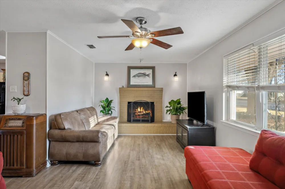 542 S Houston Street Edgewood, TX 75117