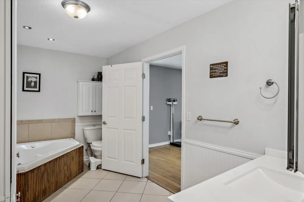 542 S Houston Street Edgewood, TX 75117
