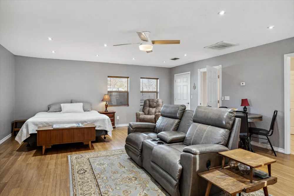 542 S Houston Street Edgewood, TX 75117