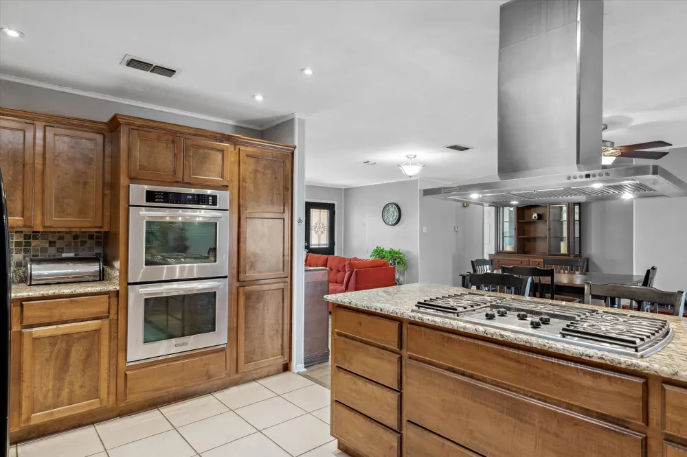 542 S Houston Street Edgewood, TX 75117