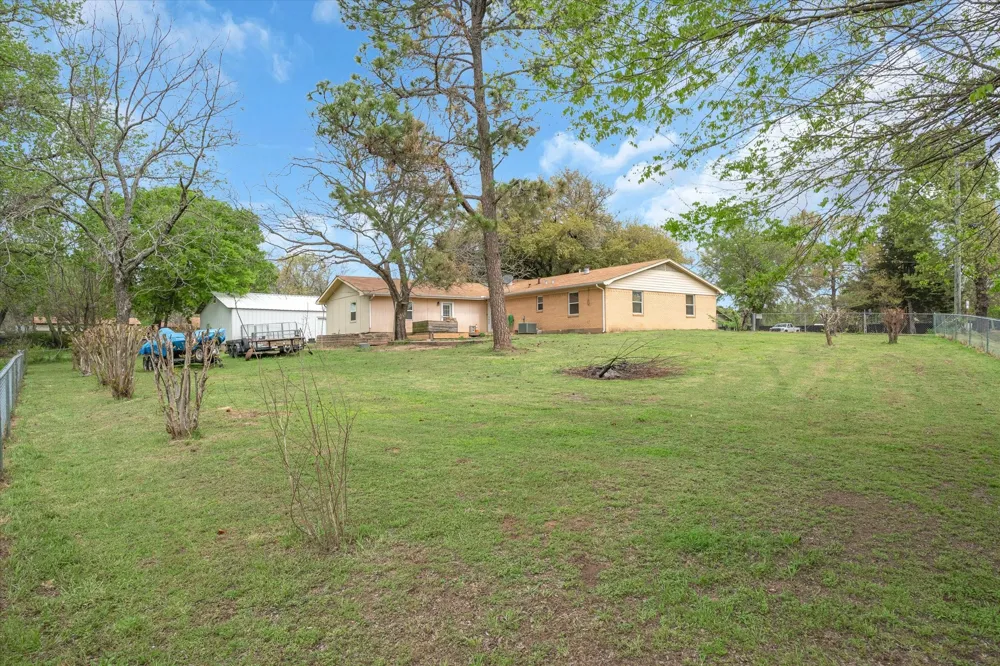542 S Houston Street Edgewood, TX 75117