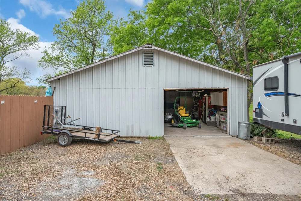 542 S Houston Street Edgewood, TX 75117