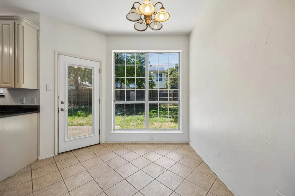 6717 Wooddale Drive Watauga, TX 76148