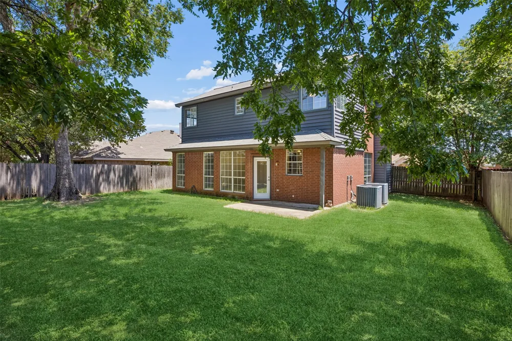 6717 Wooddale Drive Watauga, TX 76148