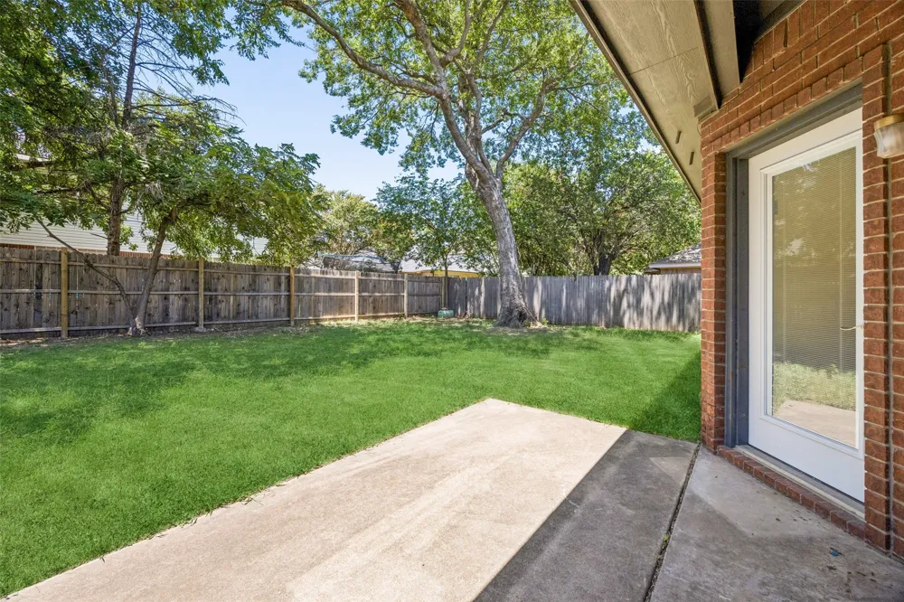 6717 Wooddale Drive Watauga, TX 76148