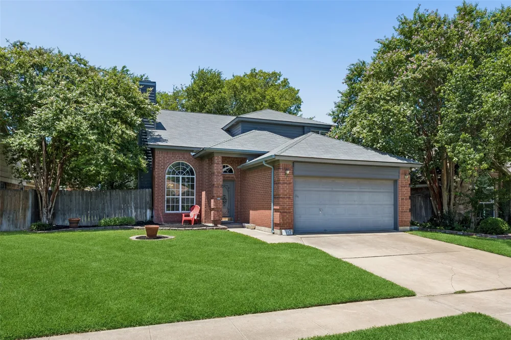 6717 Wooddale Drive Watauga, TX 76148