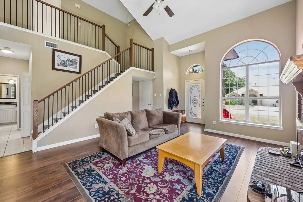 6717 Wooddale Drive Watauga, TX 76148