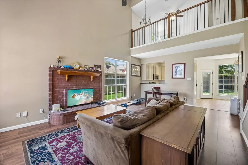 6717 Wooddale Drive Watauga, TX 76148