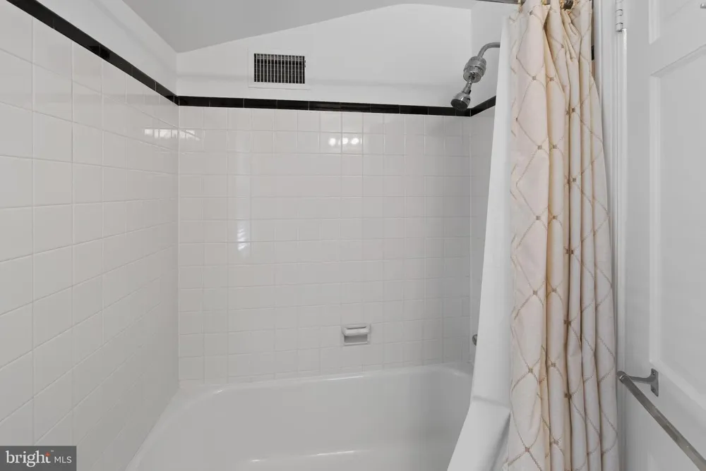 100 E ROSE VALLEY ROAD Wallingford, PA 19086