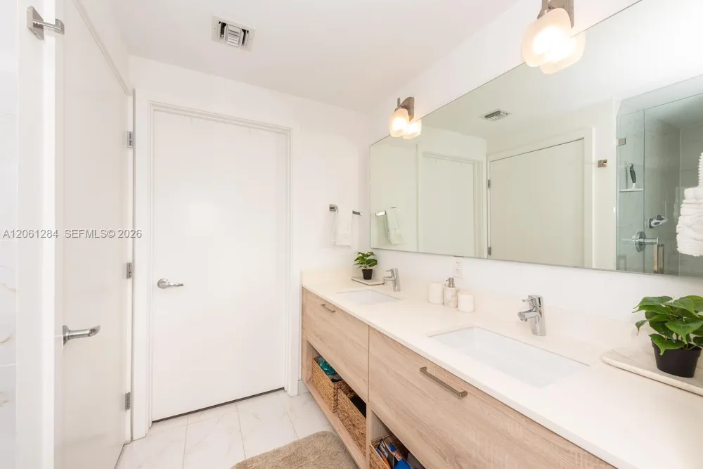 16385 Biscayne Blvd #2904 North Miami Beach, FL 33160