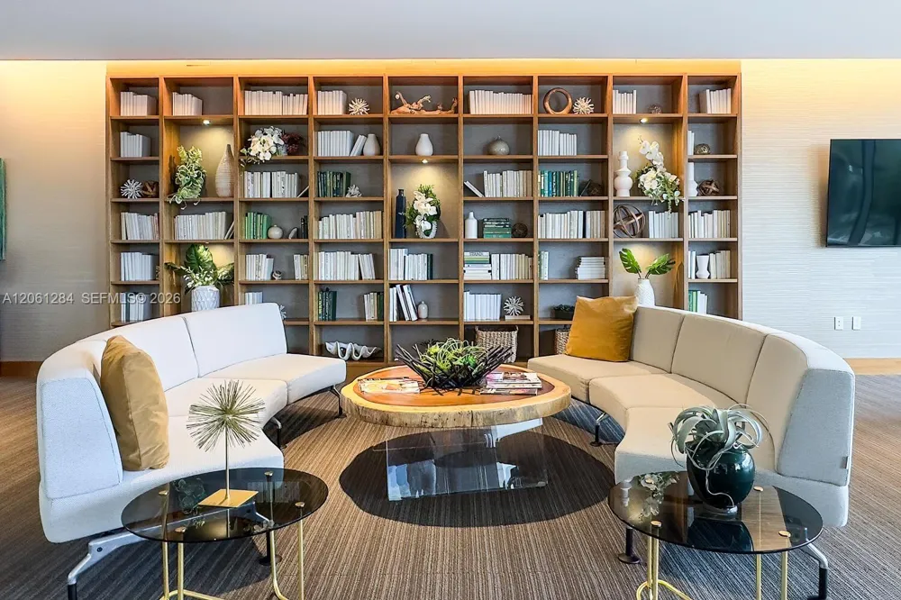 16385 Biscayne Blvd #2904 North Miami Beach, FL 33160