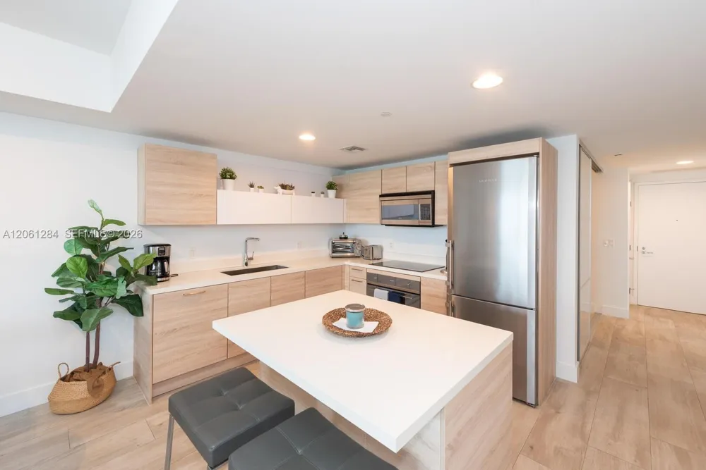 16385 Biscayne Blvd #2904 North Miami Beach, FL 33160