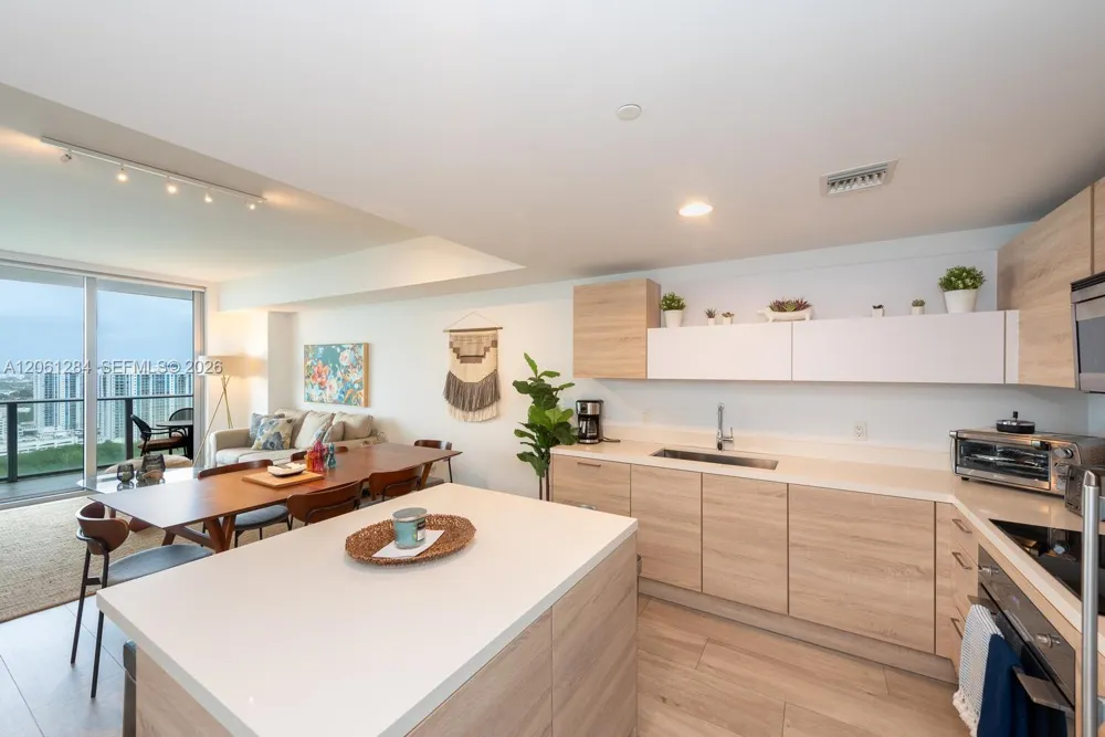 16385 Biscayne Blvd #2904 North Miami Beach, FL 33160