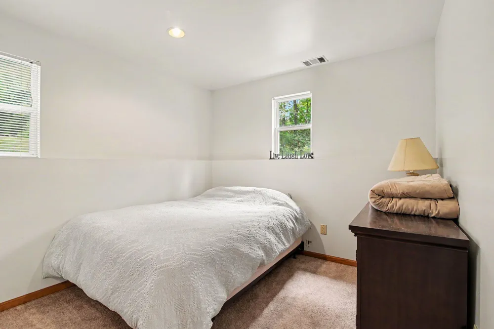 12884 Sharon Hollow Road Manchester, MI 48158