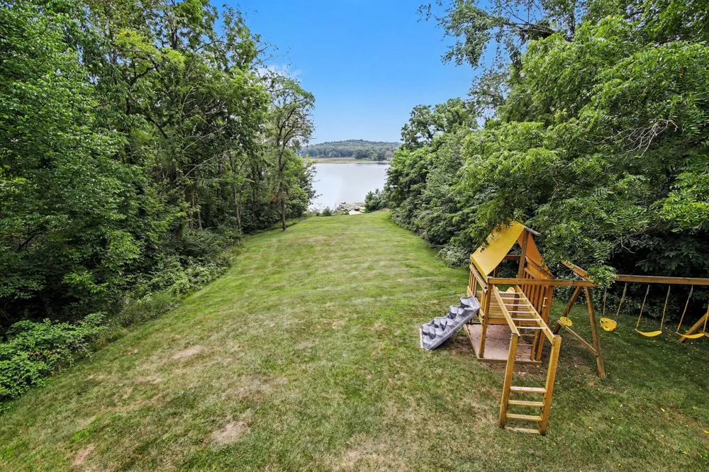 12884 Sharon Hollow Road Manchester, MI 48158