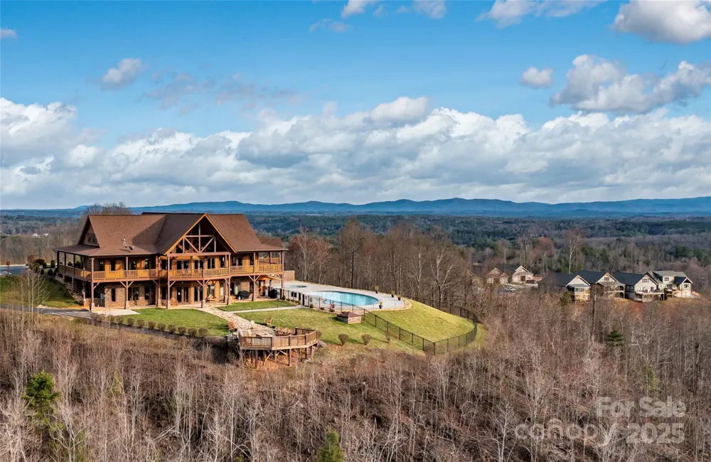 1387 River Club Ridge Lenoir, NC 28645