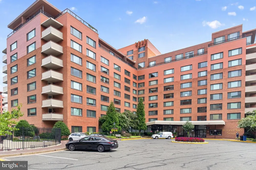 1011 ARLINGTON BOULEVARD #942 Arlington, VA 22209