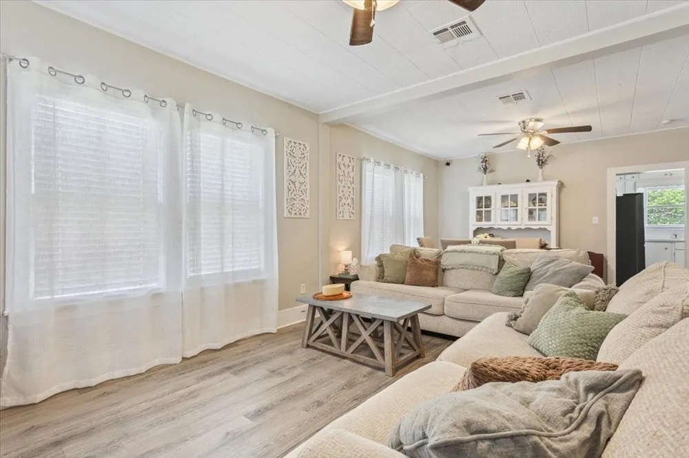 102 Brookshire Riesel, TX 76682