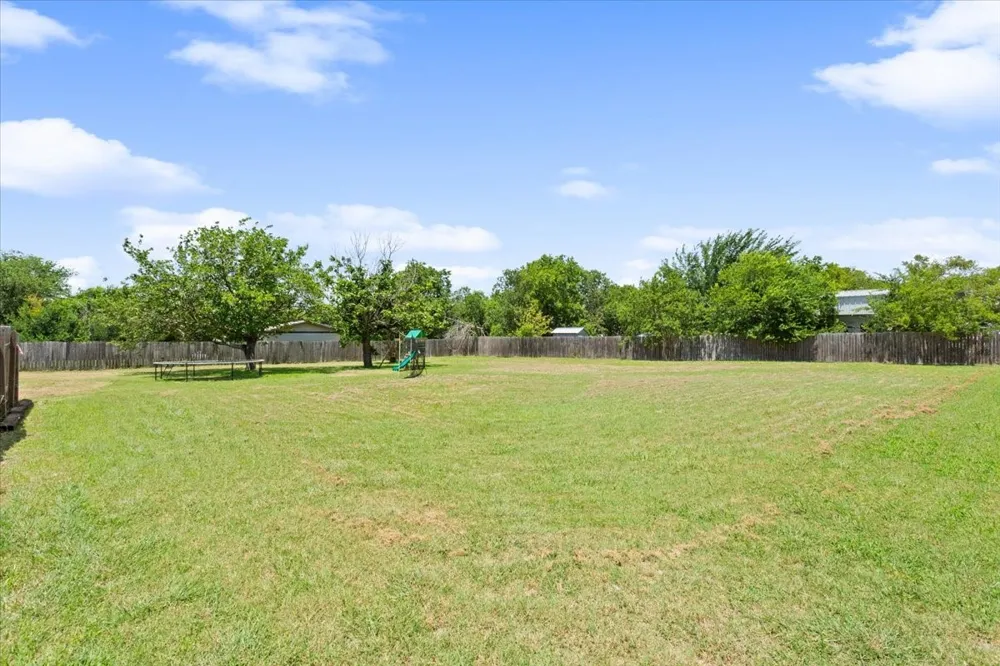 102 Brookshire Riesel, TX 76682