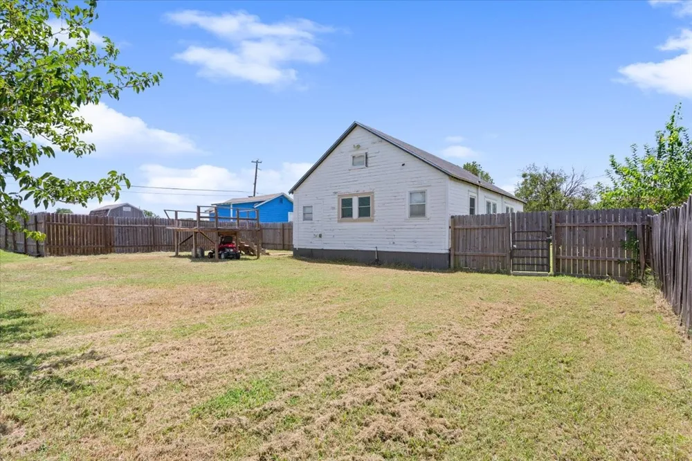 102 Brookshire Riesel, TX 76682