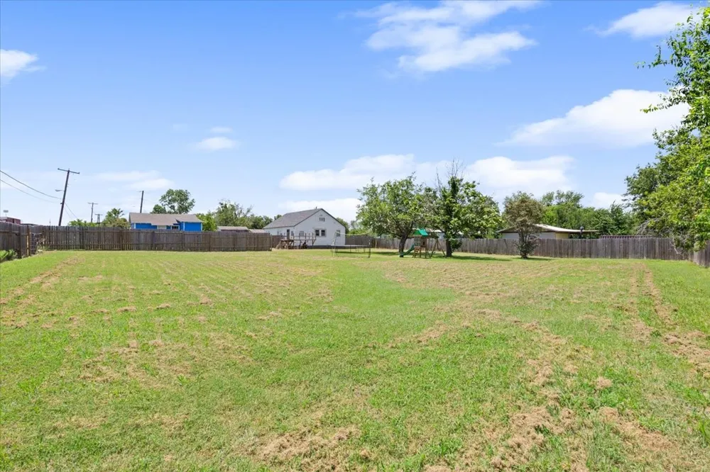 102 Brookshire Riesel, TX 76682