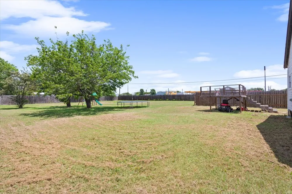 102 Brookshire Riesel, TX 76682