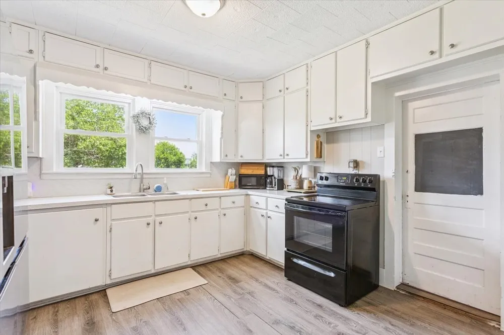 102 Brookshire Riesel, TX 76682