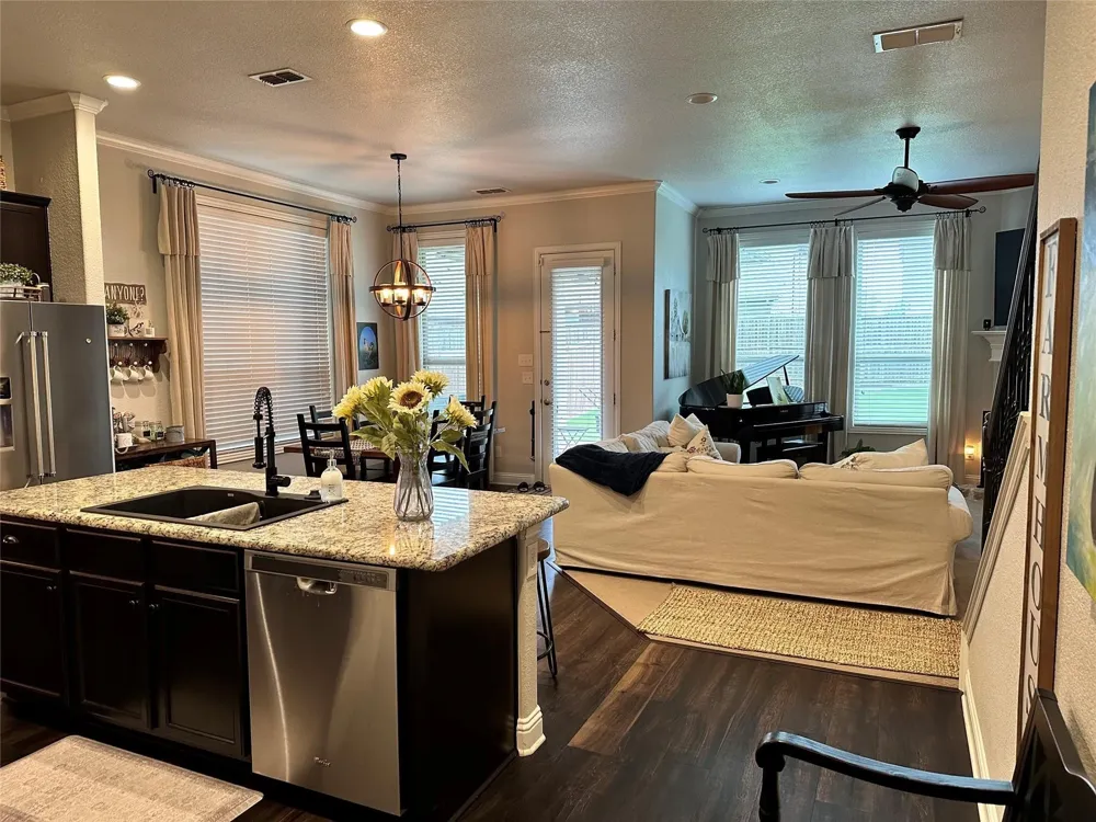 1609 Meadow Trail Aubrey, TX 76227